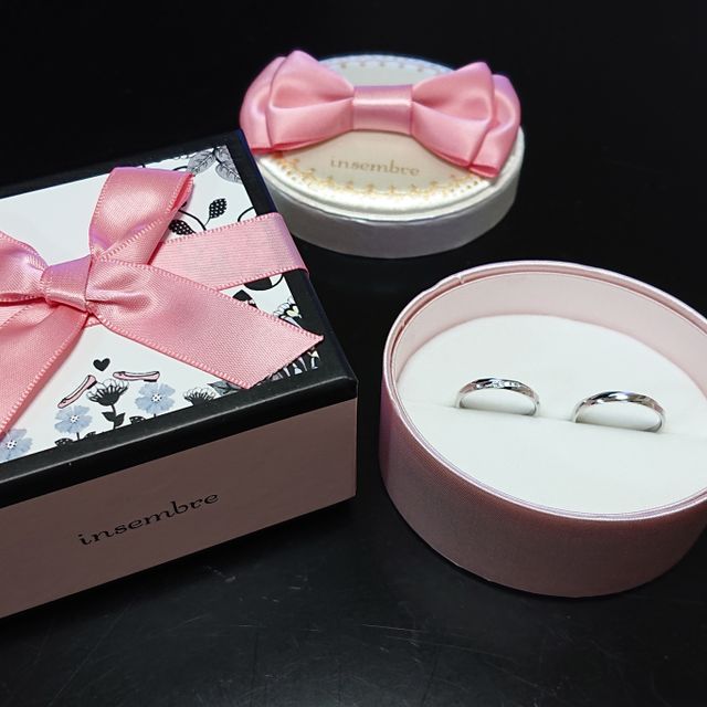 【ジュエリーソネットの口コミ】 二人共仕事があるので、シンプルで
つけやすいものを探していました。
デ…