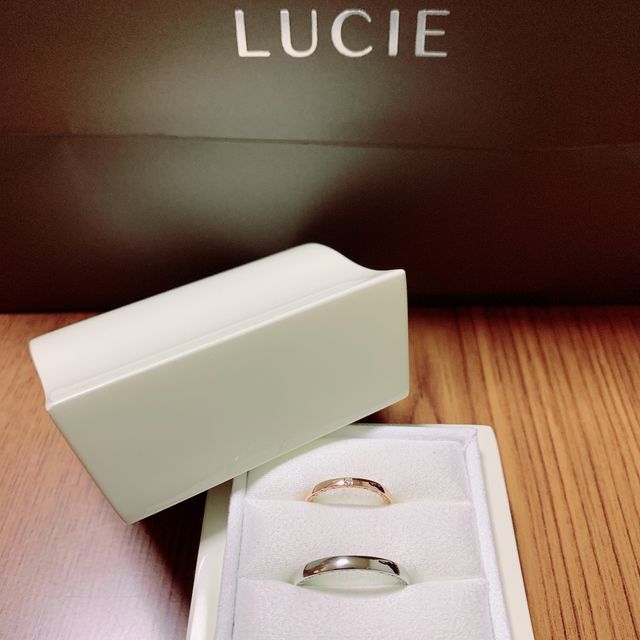 【LUCIE(ルシエ)の口コミ】 指輪のデザインはもう直感でコレって決まりました！
スクエアのダイヤの形…