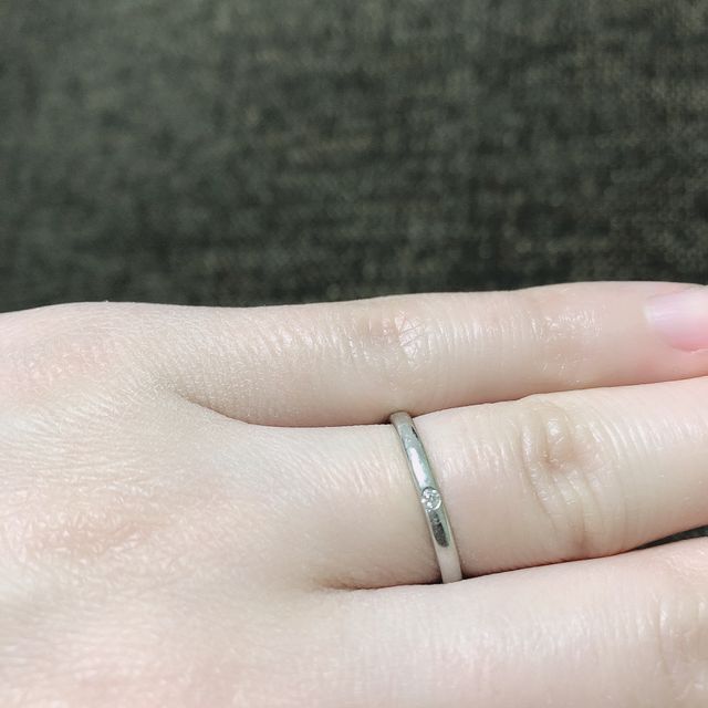 【STAR JEWELRY(スタージュエリー)の口コミ】 まず第一に、シンプルであったこと。ずっとつけるものなので、邪魔になら…