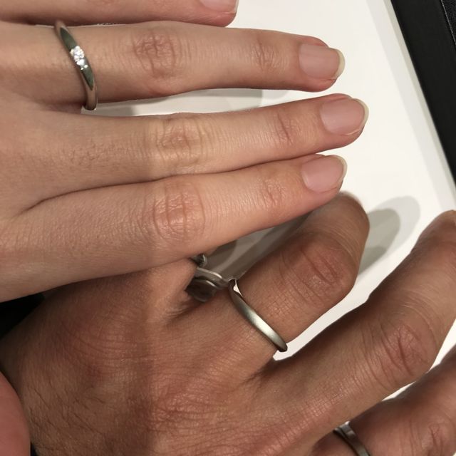 【4℃ BRIDAL(ヨンドシーブライダル)の口コミ】 主張しすぎない石が上品で綺麗な指輪です。自然な着け心地の指輪を求めて…