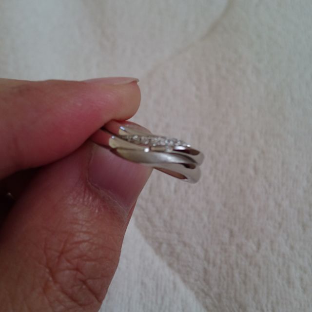 【アイプリモ(I-PRIMO)の口コミ】 男女でデザインが異なり、二つの指輪が互いにピッタリ重なる構造をしてま…