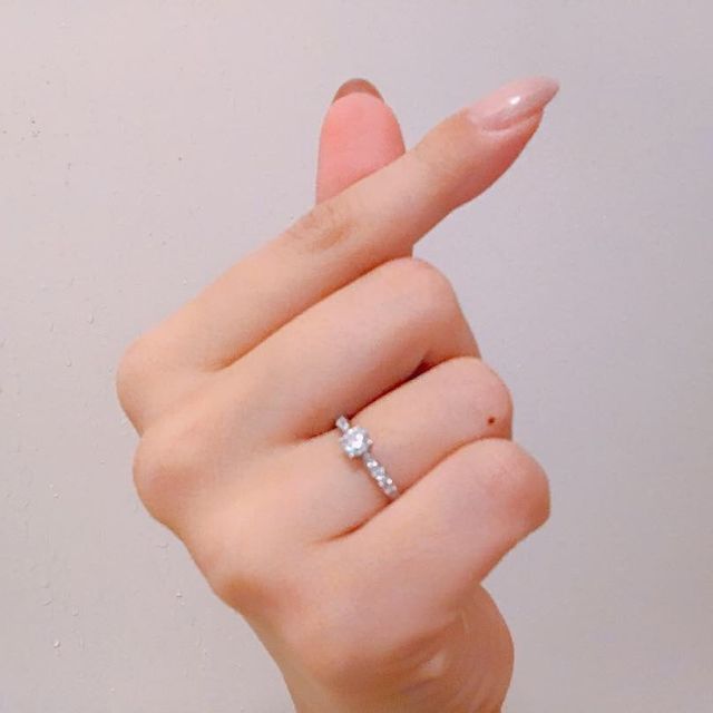 【ティファニー(Tiffany & Co.)の口コミ】 ひとつ石の婚約指輪の憧れていたのですが、実際に店舗に行って試着した際…