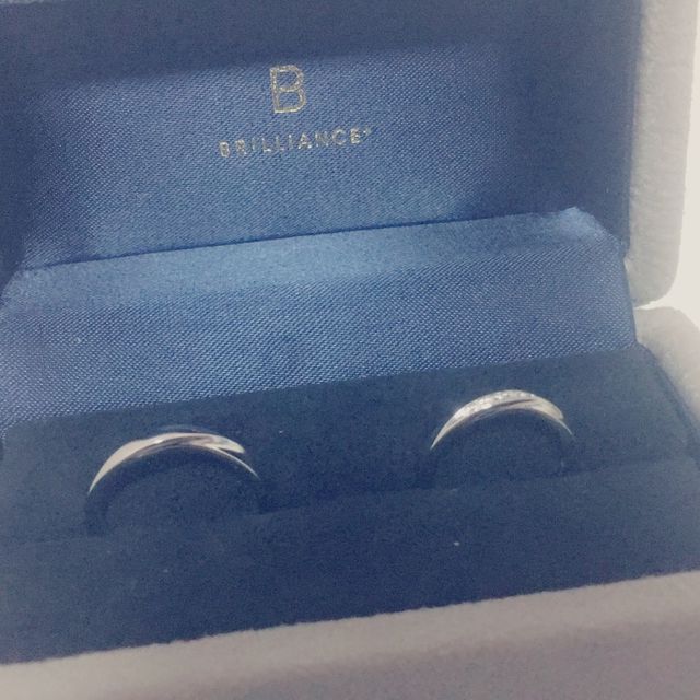 【BRILLIANCE+(ブリリアンスプラス)の口コミ】 あまり、太いのは好みではなく
細いリングを求めていて
たくさんのデザイ…