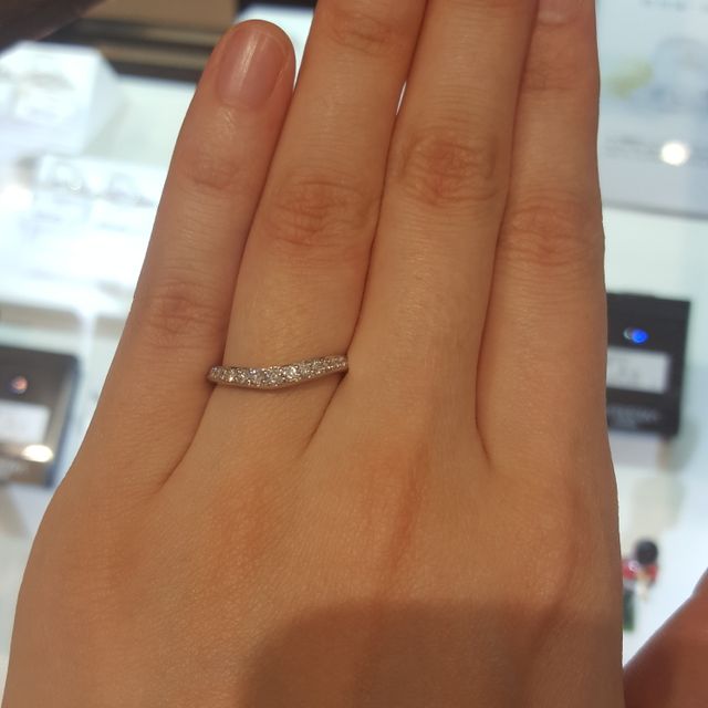 【モニッケンダム(MONNICKENDAM)の口コミ】 世界三大カッターズブランドのものですので、ダイヤの輝きが素敵です。
デ…