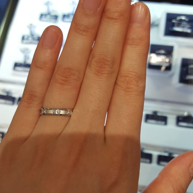 【ROYAL ASSCHER(ロイヤル・アッシャー)の口コミ】 世界三大カッターズブランドとして有名なだけあり、結婚指輪に使われるよ…