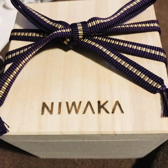 【俄(にわか)の口コミ】 デザインに一目惚れしました。
普段から、ごつめの指輪が好きなので、少し…