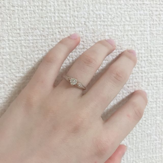 【LAPAGE(ラパージュ)の口コミ】 デザインが特徴的で、特に横から見た時にダイアモンドがいくつもの小さい…