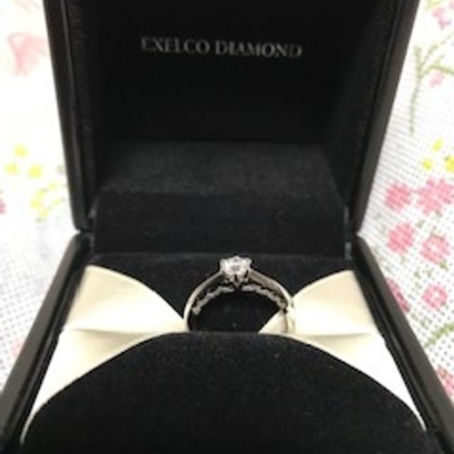 【エクセルコダイヤモンド(EXELCO DIAMOND)の口コミ】 ネックレスにしたときに目立つものが良かったので、側面にもデザイン性が…