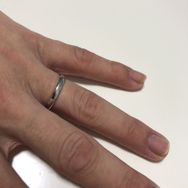 【銀座ダイヤモンドシライシの口コミ】 デザイン性が気に入りました
前まで付けてたペアリングのが細めのリングだ…