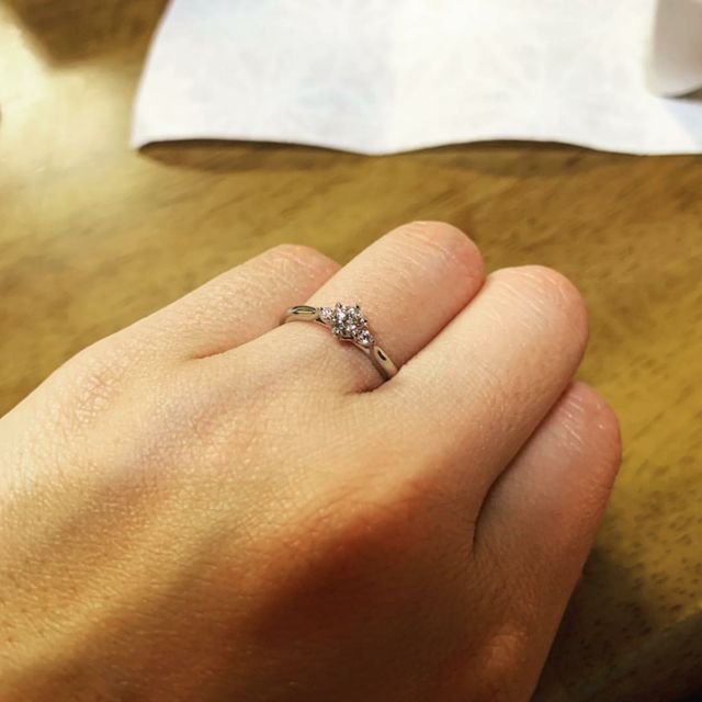 【俄(にわか)の口コミ】 コンセプトがある指輪で物語性がありました。ペアのセットで付けても良い…