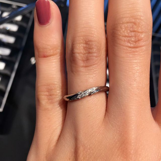 【エクセルコダイヤモンド(EXELCO DIAMOND)の口コミ】 デザインが気に入り、指に馴染んでいたことと、嫌味のない具合でとてもキ…