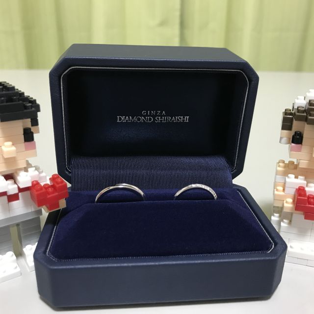 【銀座ダイヤモンドシライシの口コミ】 指輪のデザインがブーケのリボンのように螺旋状にメレダイアモンドが散り…