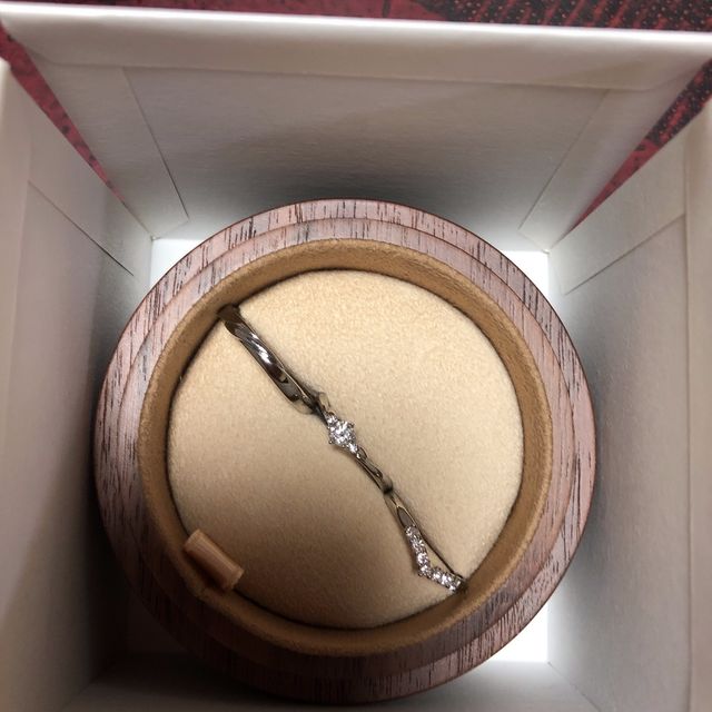 【COLANY(コラニー)の口コミ】 婚約指輪との重ね付けでボリュームが出るようにしたかったのでセットリン…
