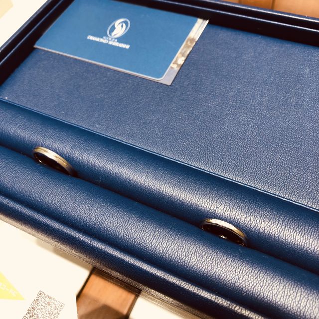 【銀座ダイヤモンドシライシの口コミ】 シンプルなデザインで探していました。お揃いのデザインでなくてもそれぞ…