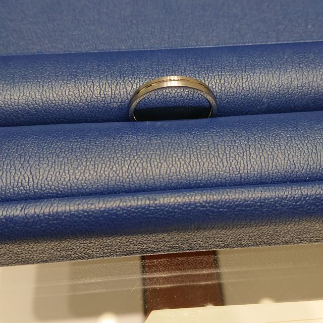 【銀座ダイヤモンドシライシの口コミ】 店内にいろいろな指輪があって悩みましたが、自分は
男らしい太めの指輪が…