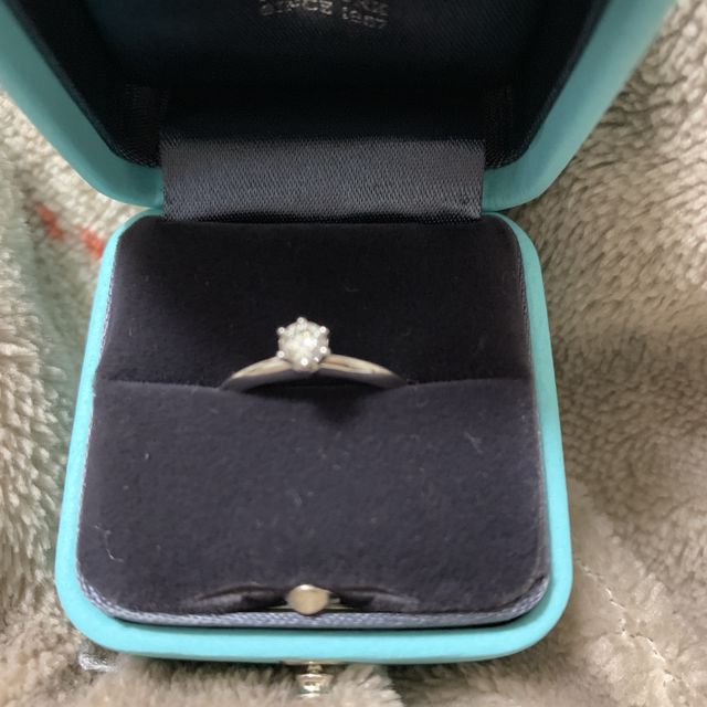【ティファニー(Tiffany & Co.)の口コミ】 デザインはシンプルで、ダイヤモンド綺麗に見えるようなデザインで飾って…