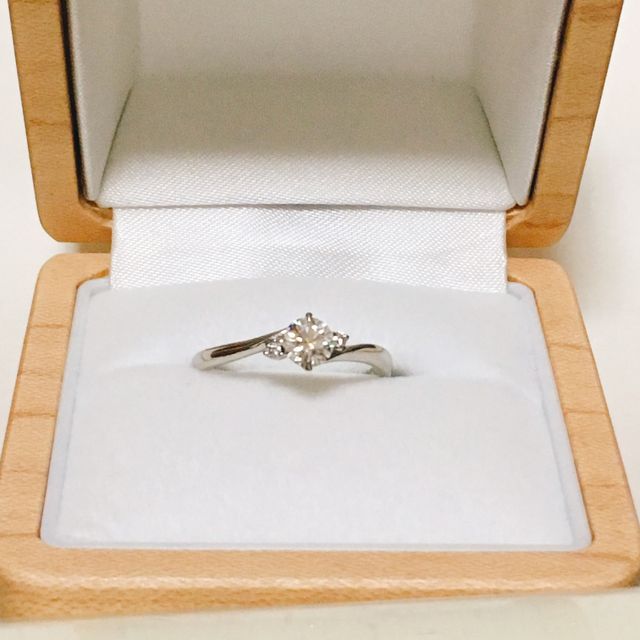 【アイプリモ(I-PRIMO)の口コミ】 婚約指輪は要らないという人も多いですが、一生に一度のものなので、絶対…