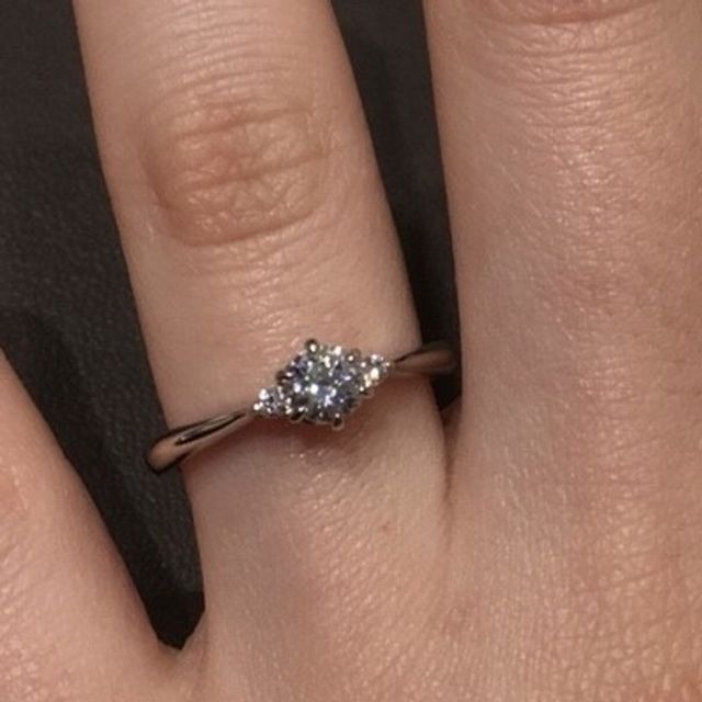 【アイプリモ(I-PRIMO)の口コミ】 シンプルにストレートラインでダイアモンドが引き立つデザインです。細す…