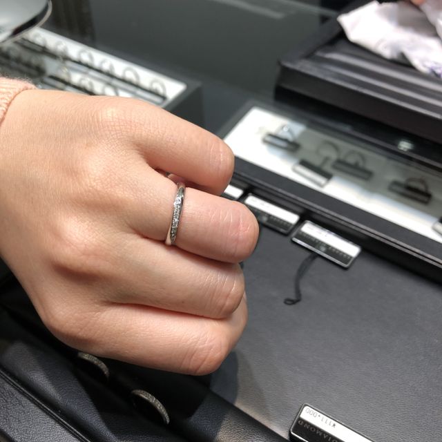【ラザール ダイヤモンド(LAZARE DIAMOND)の口コミ】 指輪を探しに何店舗か行きましたが、どこのお店よりも指輪が輝いて見えま…