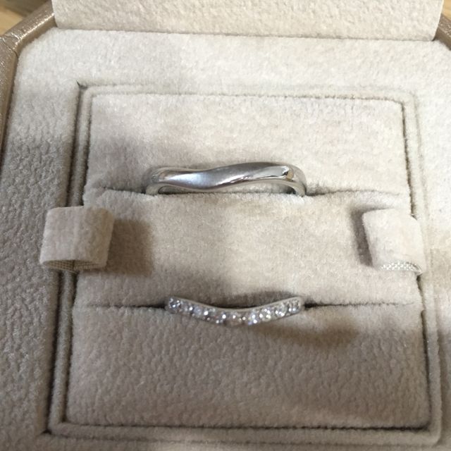 【TRECENTI(トレセンテ)の口コミ】 お互いに気にいるデザインが違ったので、同じシリーズではなく、別シリー…