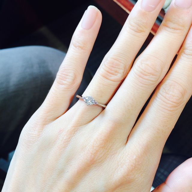 【アイプリモ(I-PRIMO)の口コミ】 デザインが気に入ったので購入を決めました。両脇のダイヤモンドをピンク…