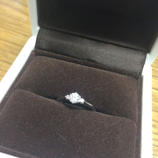 【アイプリモ(I-PRIMO)の口コミ】 デザインが気に入ったので購入を決めました。両脇のダイヤモンドをピンク…