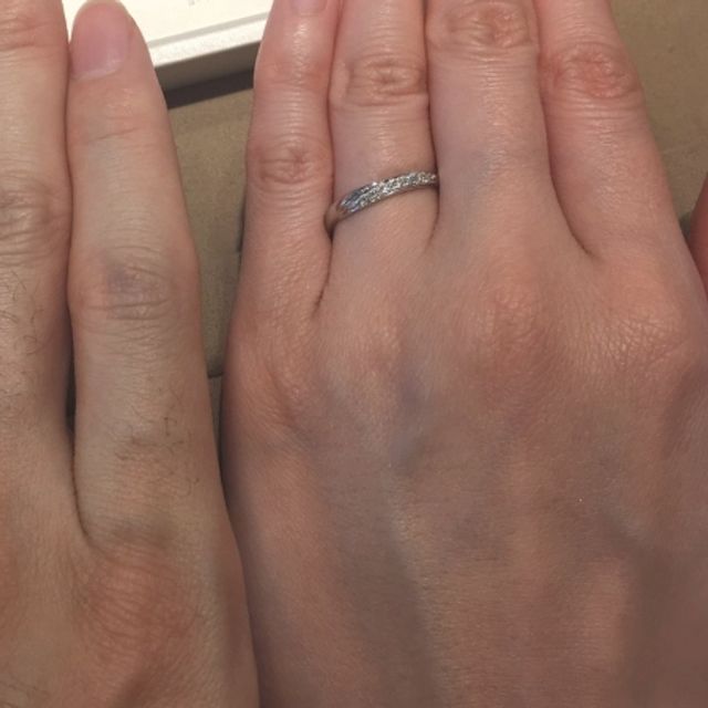 【ANTWERP BRILLIANT(アントワープブリリアント)の口コミ】 シンプルなデザインのリングであり、メレダイヤがたくさん付いていてキラ…