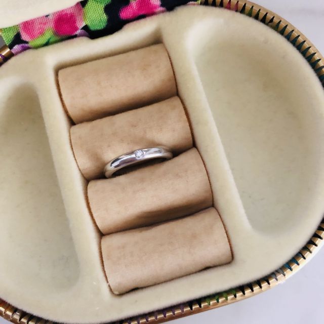 【ティファニー(Tiffany & Co.)の口コミ】 ティファニーが昔から好きで、結婚指輪はティファニーと決めていました。
…