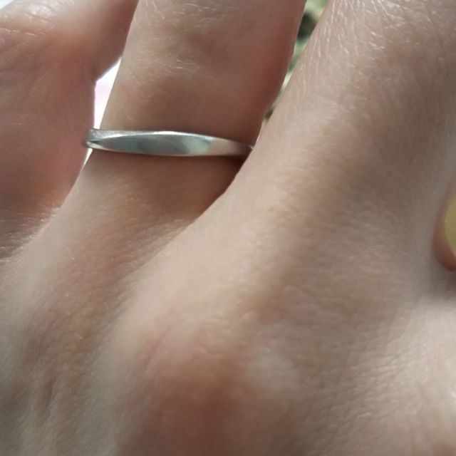 【ヴァンドーム青山(VENDOME AOYAMA)の口コミ】 ゆるくS字にカーブしています。
細見で指がきれいに見えるものを探してお…