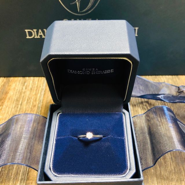 【銀座ダイヤモンドシライシの口コミ】 スーパーバイザーの方に丁寧に説明してもらい、ダイヤモンドの4Cを見なが…