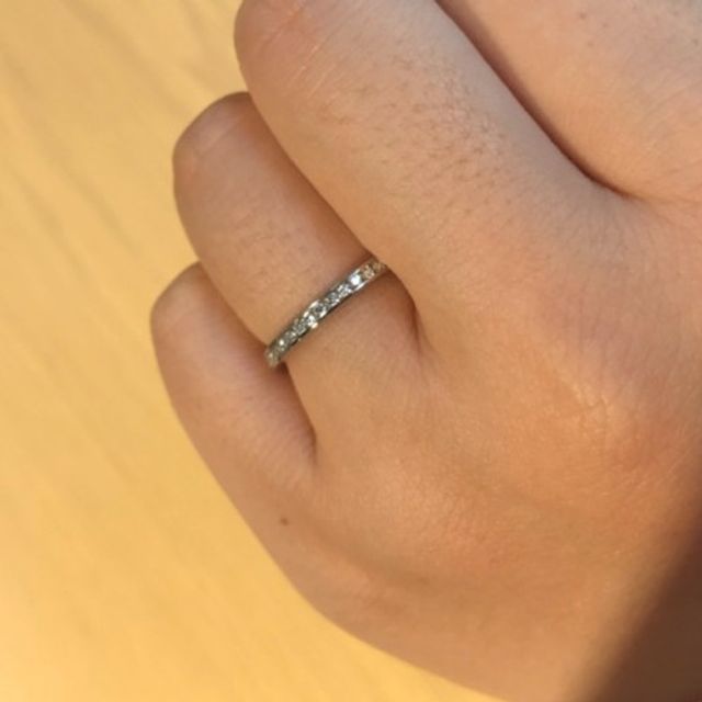 【ROYAL ASSCHER(ロイヤル・アッシャー)の口コミ】 シンプルで細身のラインが上品なストレートリングです。日常使いがしやす…