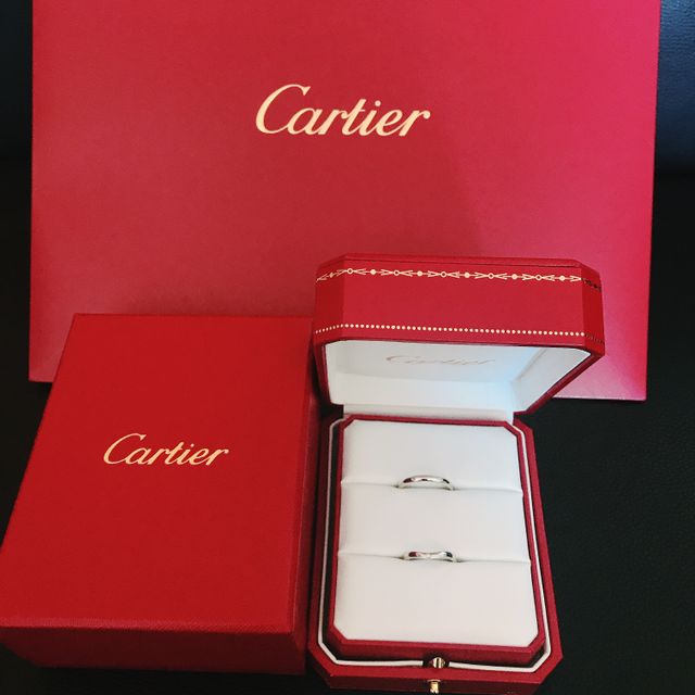 【カルティエ(Cartier)の口コミ】 ダイヤモンドが指輪に埋め込まれており、表面から出ていないので、ニット…