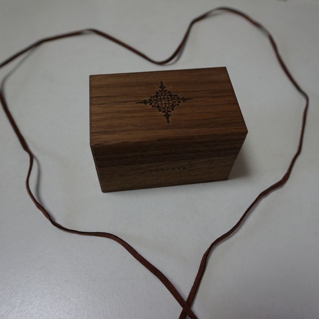 【PORTADA(ポルターダ)の口コミ】 シンプルなデザインですが、真ん中にゴールドがありアクセントになってい…