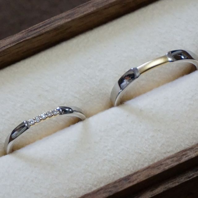 【PORTADA(ポルターダ)の口コミ】 シンプルなデザインですが、真ん中にゴールドがありアクセントになってい…