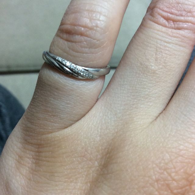 【STAR JEWELRY(スタージュエリー)の口コミ】 普段指輪はしないものの太い指でもはめられるものを探していました。サイ…