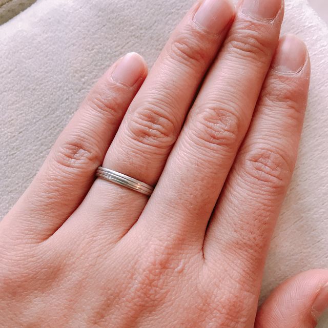 【【閉業】フラー・ジャコー(FURRER-JACOT)の口コミ】 マットな部分と光沢がある部分とで分かれているデザイン性のある指輪です…