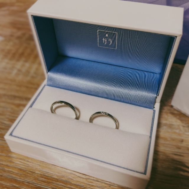 【GALA JEWELRY(ガラジュエリー)の口コミ】 ダイヤが３つついておりシンプルの中にも可愛さや個性がありました。リン…