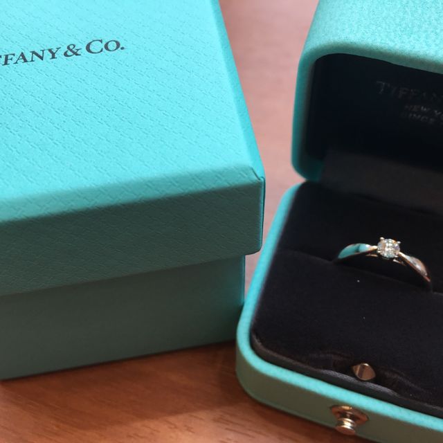 【ティファニー(Tiffany & Co.)の口コミ】 デザインが婚約指輪の中でもダイヤが自然にリングについてる形を選びまし…