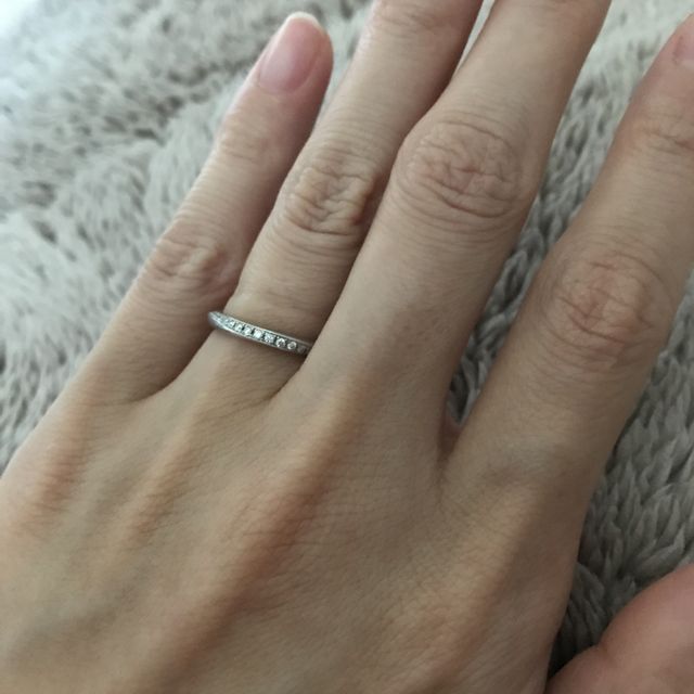 【銀座ダイヤモンドシライシの口コミ】 ダイヤがたくさん入っているプラチナの、華奢なリングを15万円以下で探し…