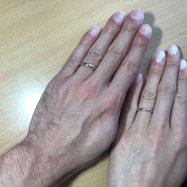 【アイプリモ(I-PRIMO)の口コミ】 デザインと価格。
当初はダイヤ1石タイプのシンプルリングを検討していま…