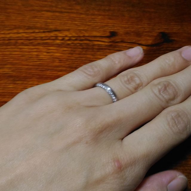 【アイプリモ(I-PRIMO)の口コミ】 レディースの指輪についている、メレダイヤの配置が決めてでした。この指…