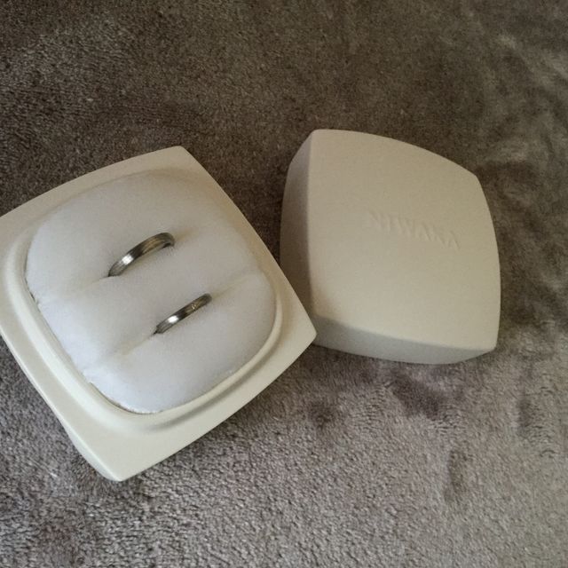 【俄(にわか)の口コミ】 他のブランドとは違った木目調の柄に惹かれました。指輪の「長閑」という…