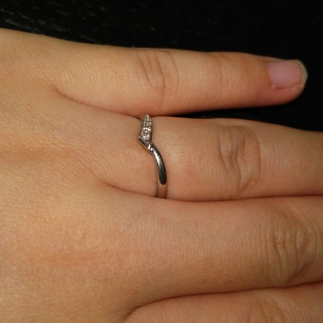 【4℃ BRIDAL(ヨンドシーブライダル)の口コミ】 婚約指輪と同じ4℃で購入することを決めていました！婚約指輪と重ねてつけ…