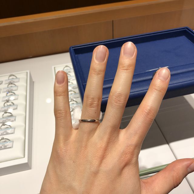 【銀座ダイヤモンドシライシの口コミ】 デザインとつけ心地が良かった点。あまりごつごつしたものではなくて、シ…