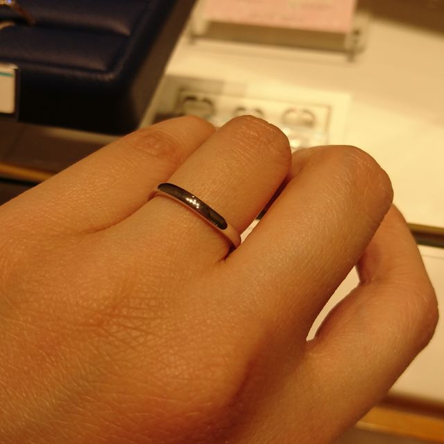 【銀座ダイヤモンドシライシの口コミ】 シンプルなデザインなので、どの服にも似合います。仕事、家事をする時も…