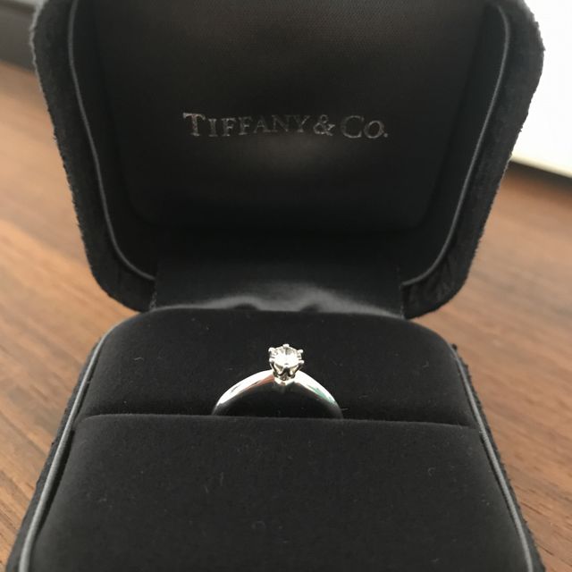 【ティファニー(Tiffany & Co.)の口コミ】 憧れていたティファニーセッティング。婚約指輪はこれと、昔から決めてい…