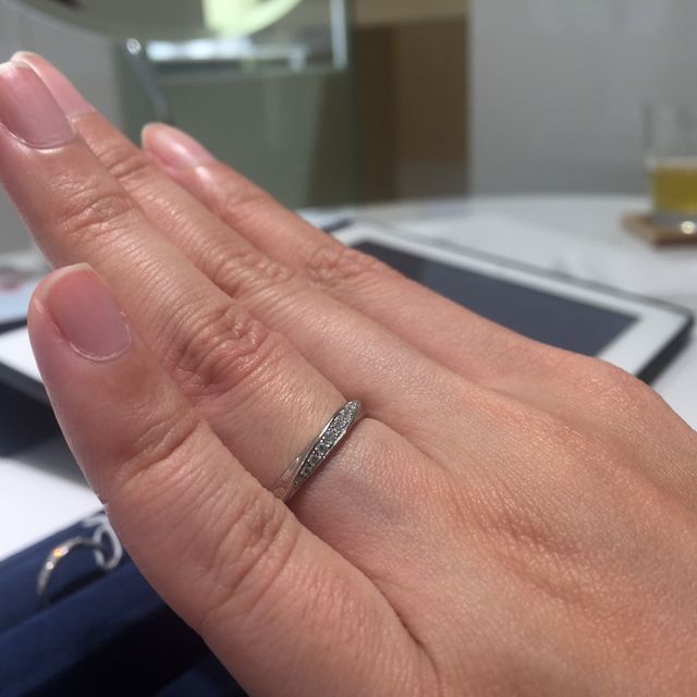 【4℃ BRIDAL(ヨンドシーブライダル)の口コミ】 主人が金属アレルギーなので、なるべくプラチナの割合が高い指輪を探して…