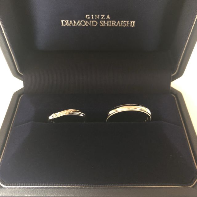 【銀座ダイヤモンドシライシの口コミ】 自分たちの指に合ったデザインがあったところ。旦那は指が太いのでそれに…