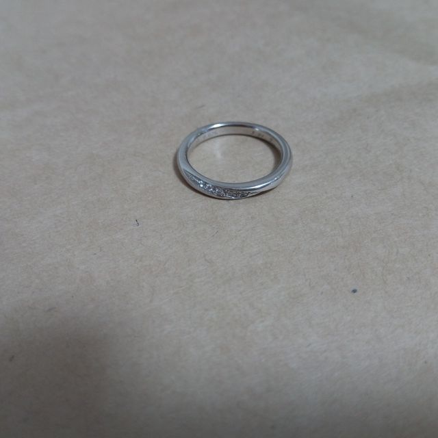 【銀座ダイヤモンドシライシの口コミ】 婚約指輪をなしにしたので、結婚指輪にはダイヤを入れたいという希望があ…