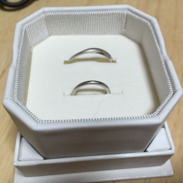 【4℃ BRIDAL(ヨンドシーブライダル)の口コミ】 とにかくシンプルなデザインを好きな私と、シンプルではあるが、お洒落な…